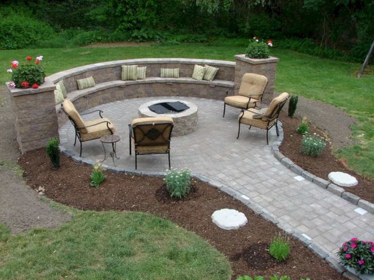 30+ Exciting Backyard Fire Pit Landscaping Ideas on A